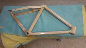 Holzfahrrad Rahmen lackiert